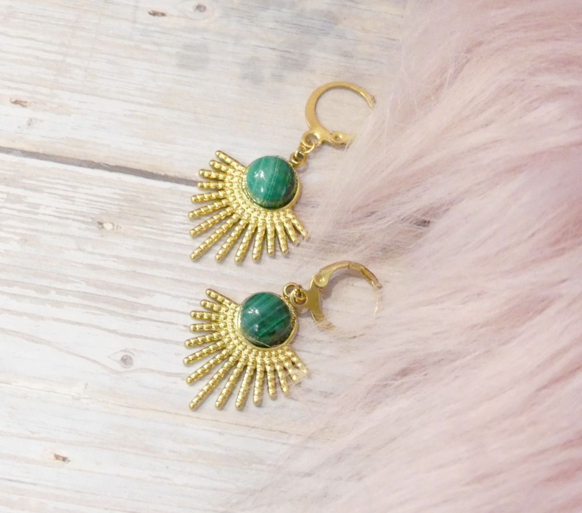 boucles_d-oreilles_solaire_acier_dore_et_cabochon_malachite2.jpg