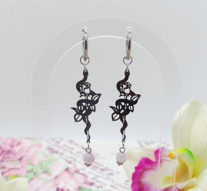 Boucles d'oreilles quartz rose en acier avec son serpent et sa rose
