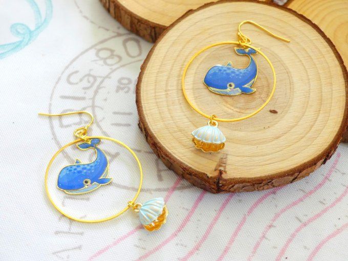 Boucles d'oreilles créoles doré kawaii mimie baleine