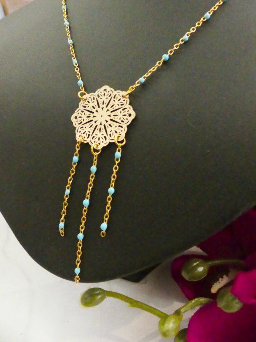 Collier court ethnique en acier inoxydable doré et bleu