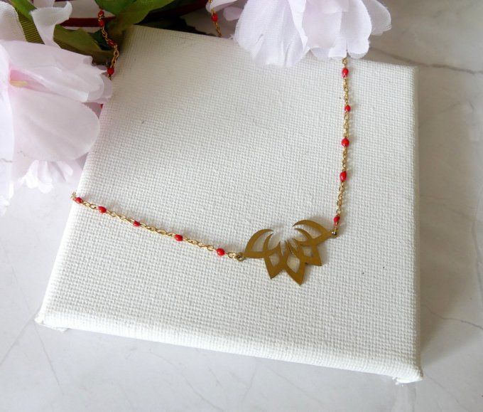 Collier lotus rouge en acier inxydable doré