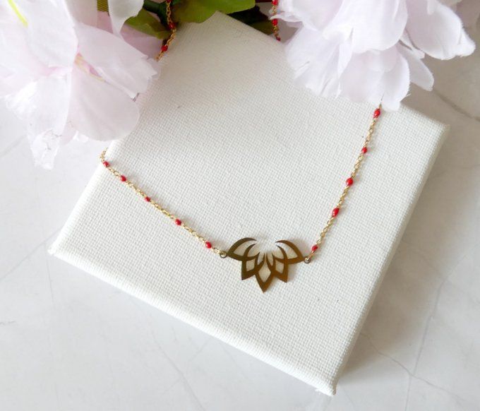 Collier lotus rouge en acier inxydable doré