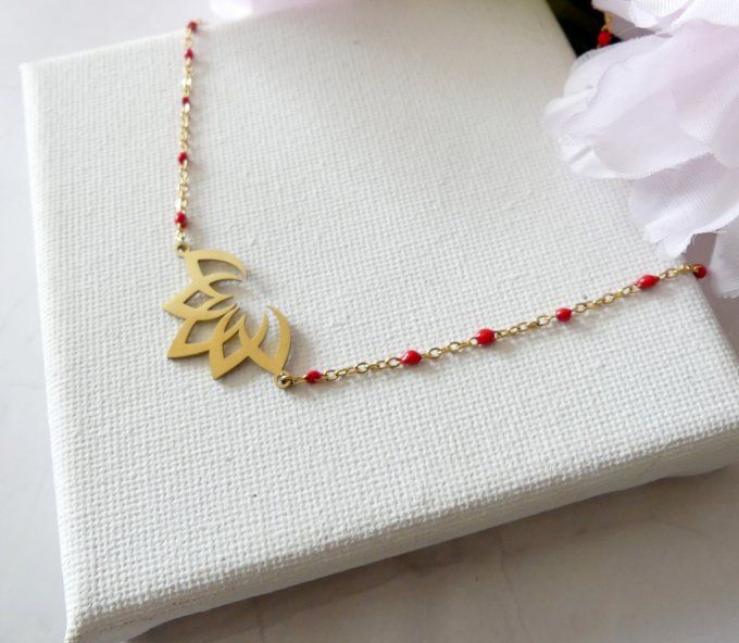 Collier lotus rouge en acier inxydable doré