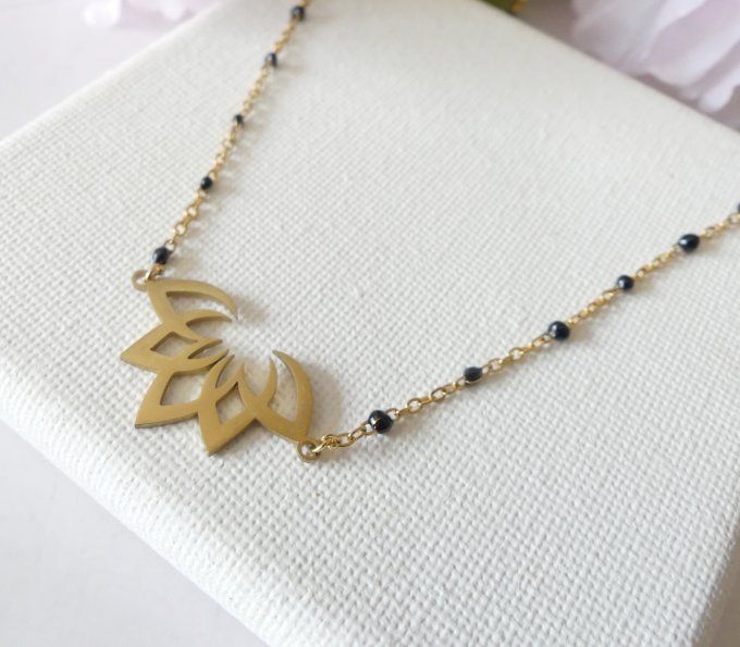 Collier lotus noir et doré en acier inoxydable