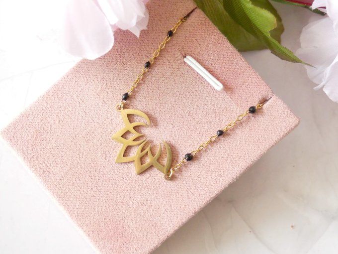 Collier lotus noir et doré en acier inoxydable