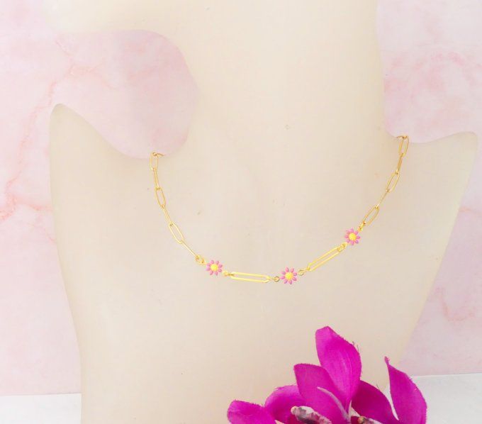 Collier Marguerite en acier doré et rose foncé