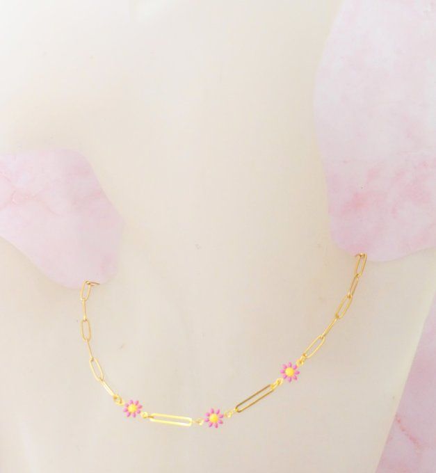 Collier Marguerite en acier doré et rose foncé