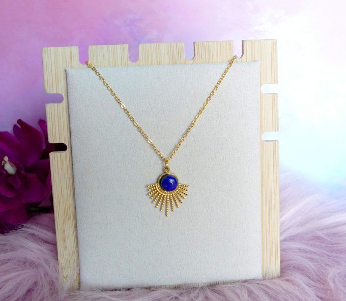 Collier soleil d'Asie en acier doré et lapis lazuli