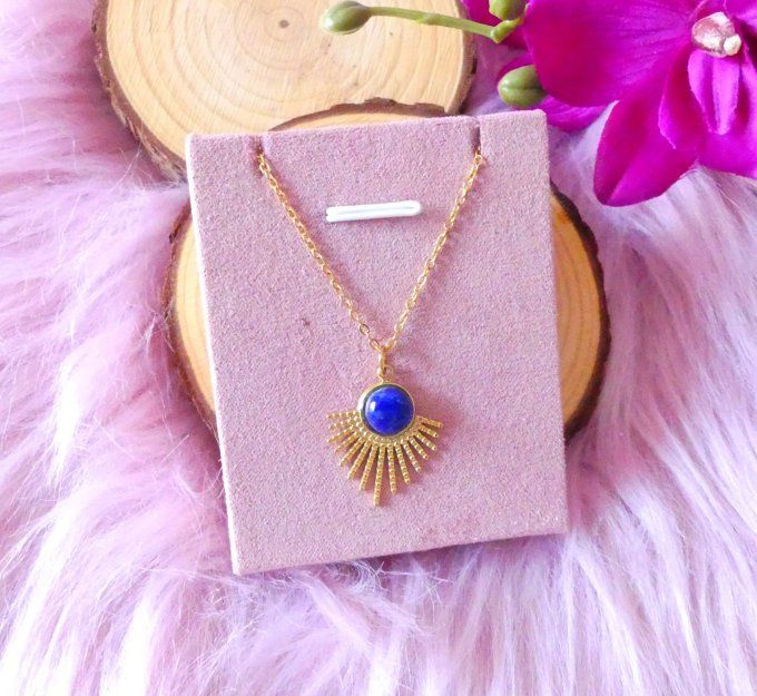 Collier soleil d'Asie en acier doré et lapis lazuli