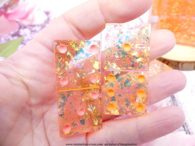 Jeu de dominos rose et orange résine époxy et paillettes holographique