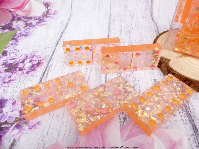 Jeu de dominos rose et orange résine époxy et paillettes holographique